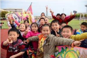 放飛風(fēng)箏，揚(yáng)起希望的風(fēng)帆！
